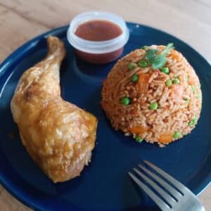 Riz Jollof aux légumes et poulet