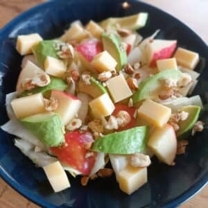 Salade d’endives, avocat, comté, pomme, noix